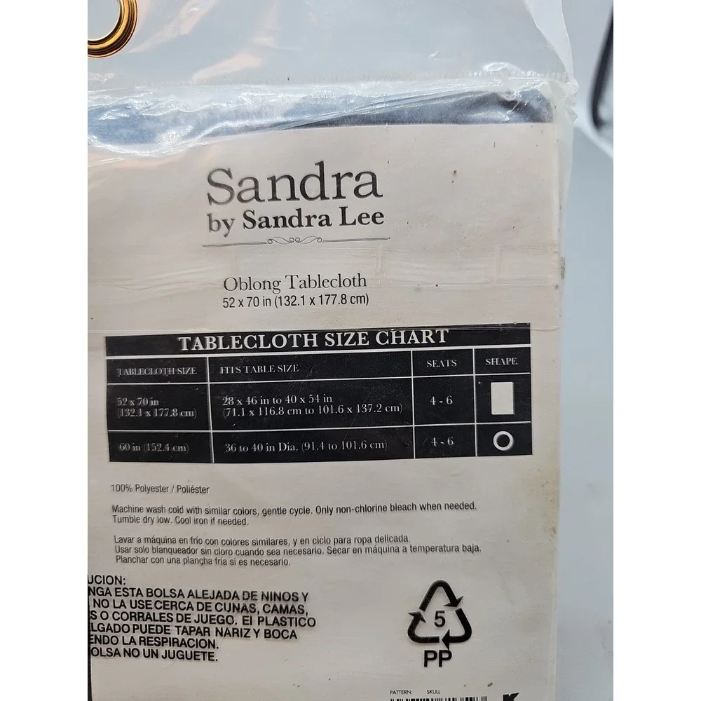 NEW NIP Sandra Lee Round RARE SKULL CROSSBONES Tablecloth Oblong 52x70‎ New
